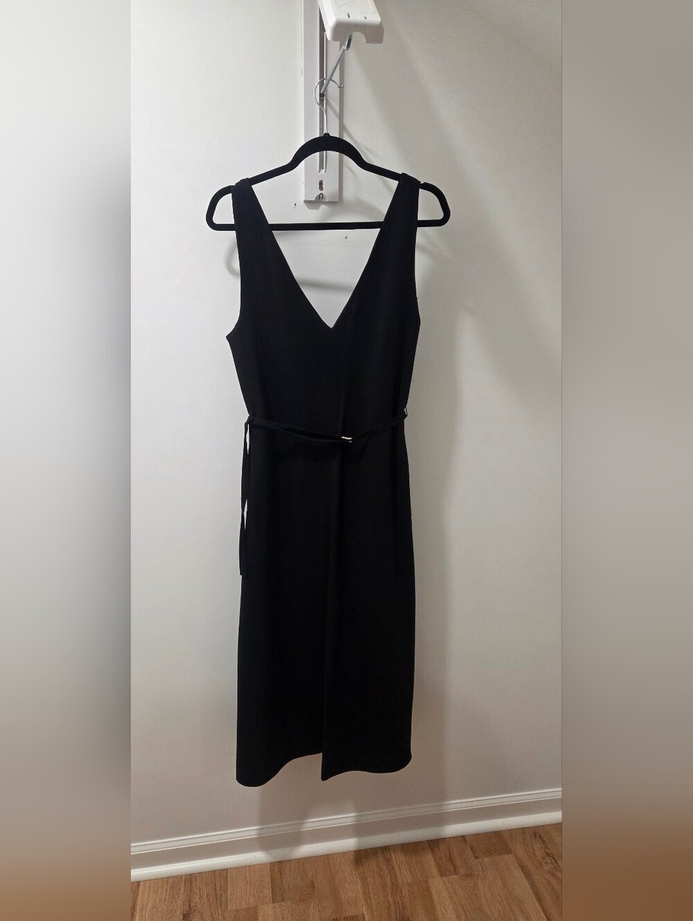 Zara Black V-Neck Sleeveless Midi Dress - Picture 3 of 6